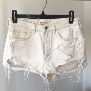 H&M cream destroyed denim shorts size 4